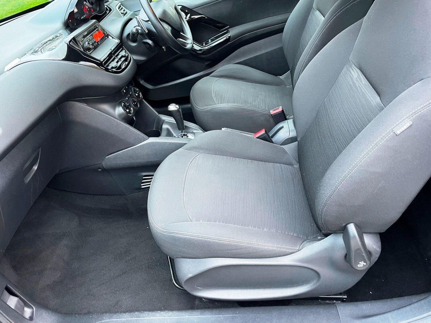 Used Peugeot 208 2012 for sale - 77478652: Photo 29