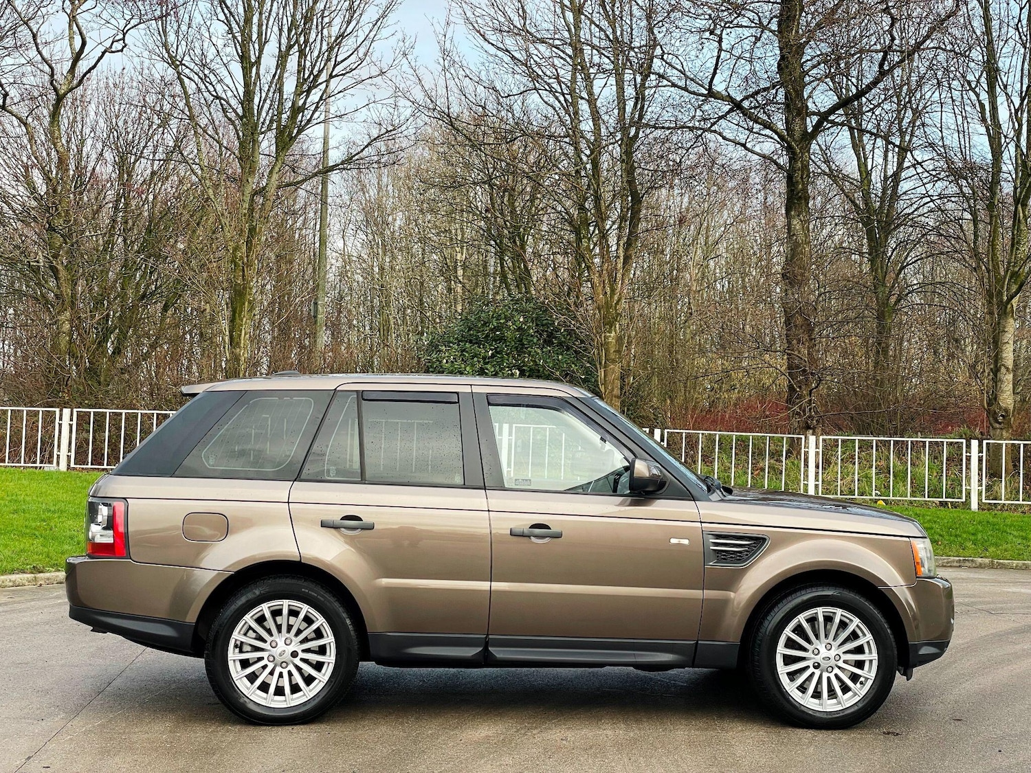Used Land Rover Range Rover Sport 2010 for sale - 77237867: Photo 10