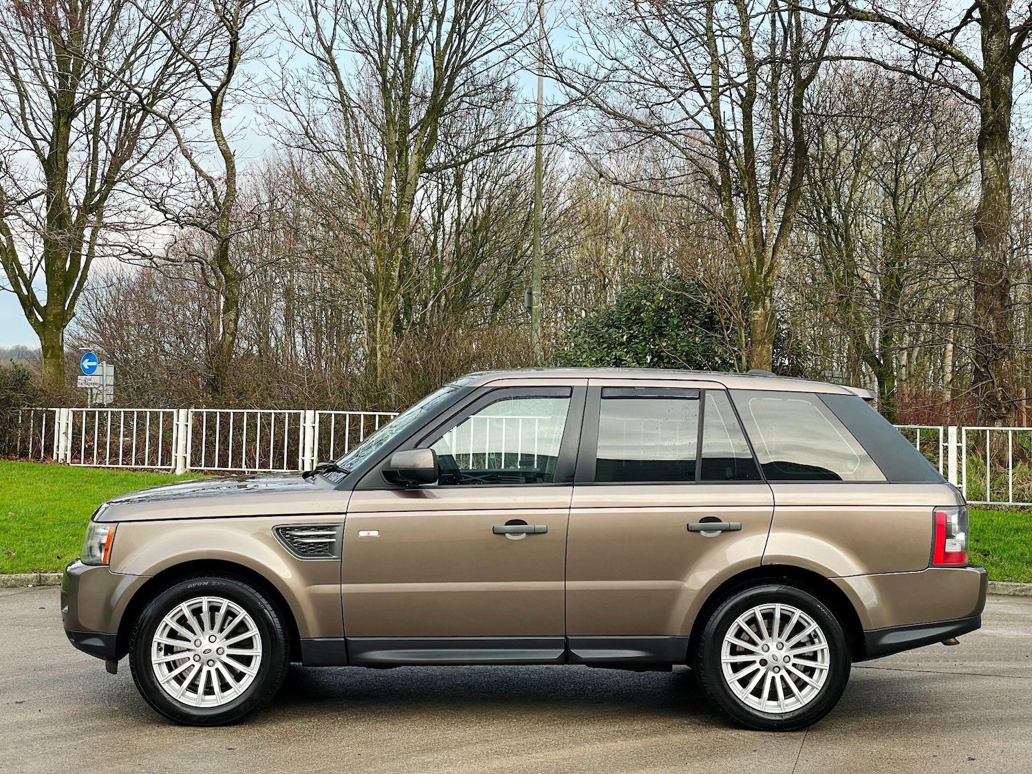 Used Land Rover Range Rover Sport 2010 for sale - 77237867: Photo 5