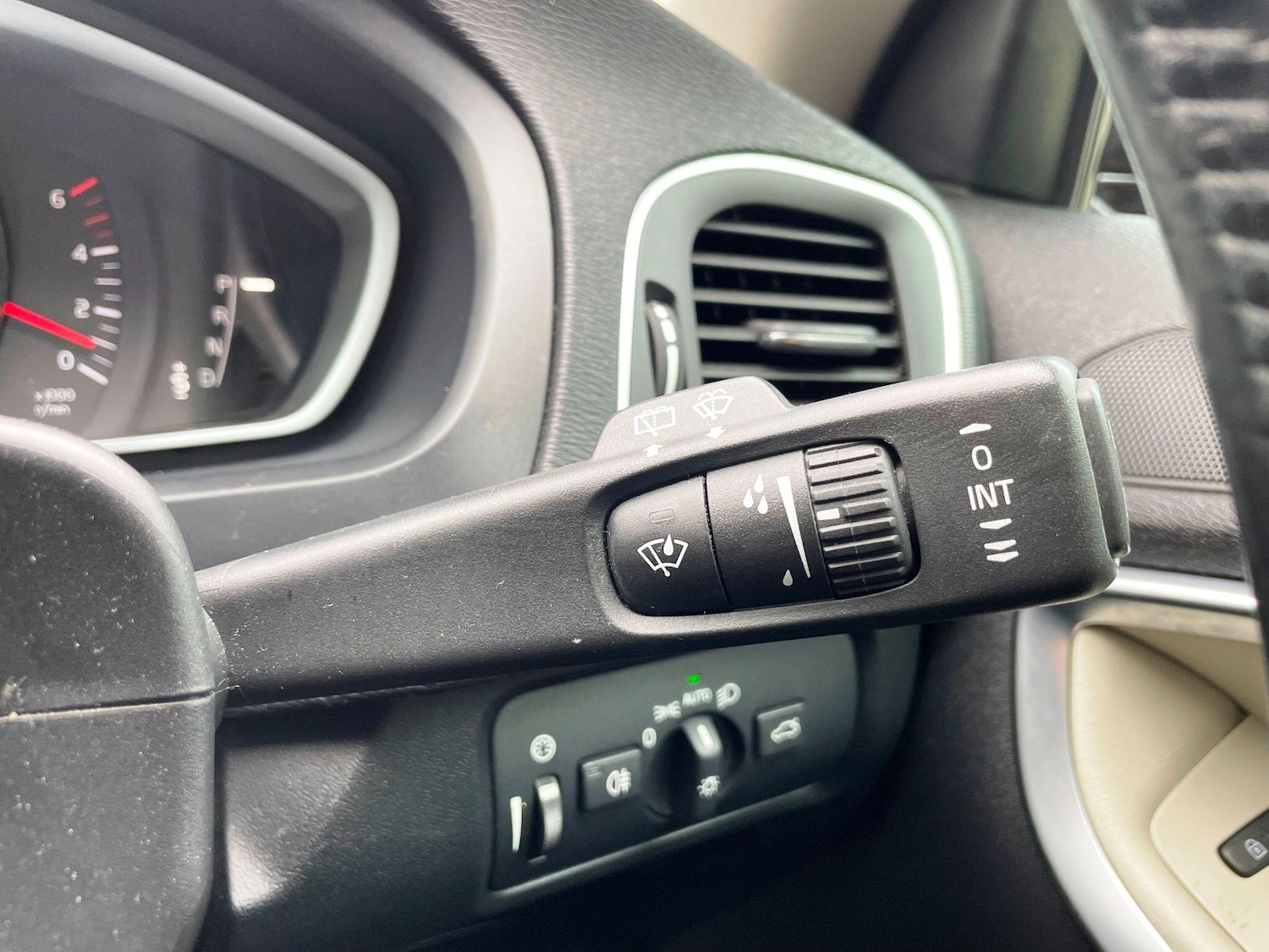 Used Volvo V40 2014 for sale - 77174853: Photo 24