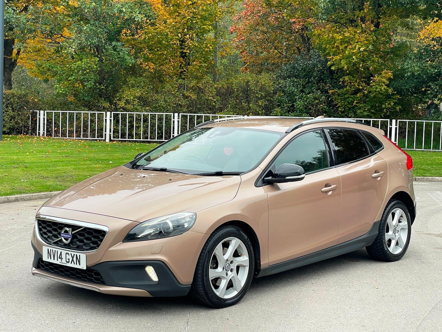 Used Volvo V40 2014 for sale - 77174853: Photo 3