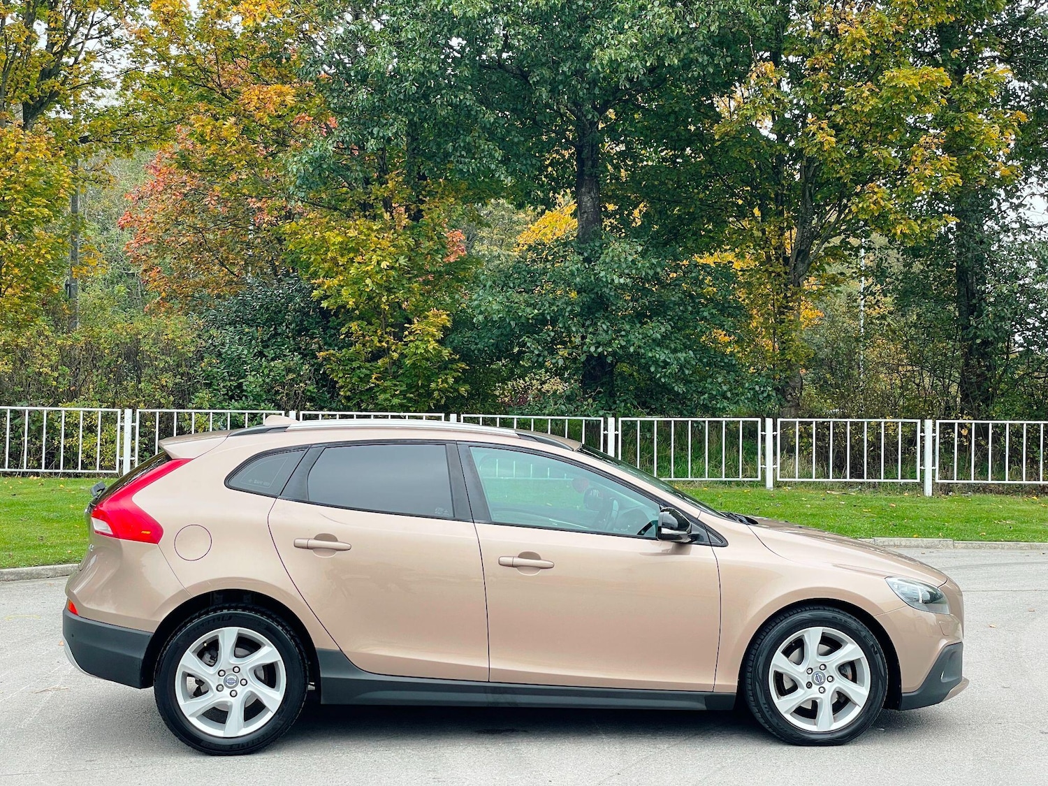 Used Volvo V40 2014 for sale - 77174853: Photo 8