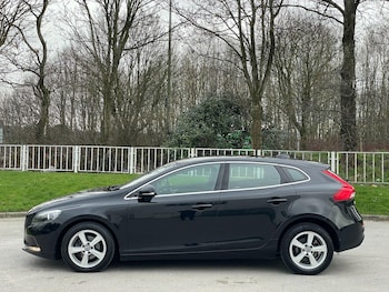 Used Volvo V40 2015 for sale - 77722709: Photo