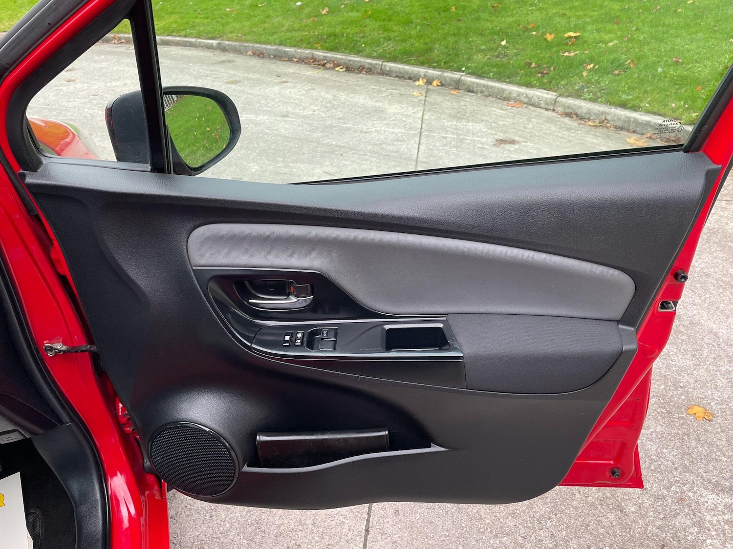 Used Toyota Yaris 2015 for sale - 77174702: Photo 24