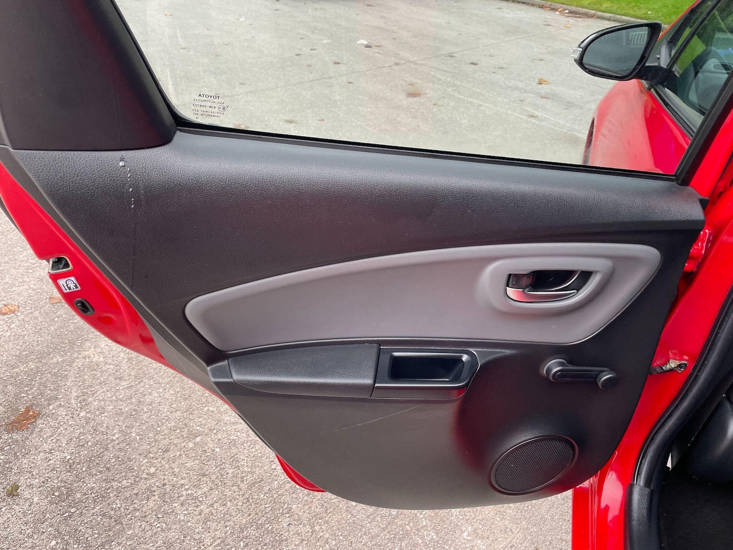 Used Toyota Yaris 2015 for sale - 77174702: Photo 32