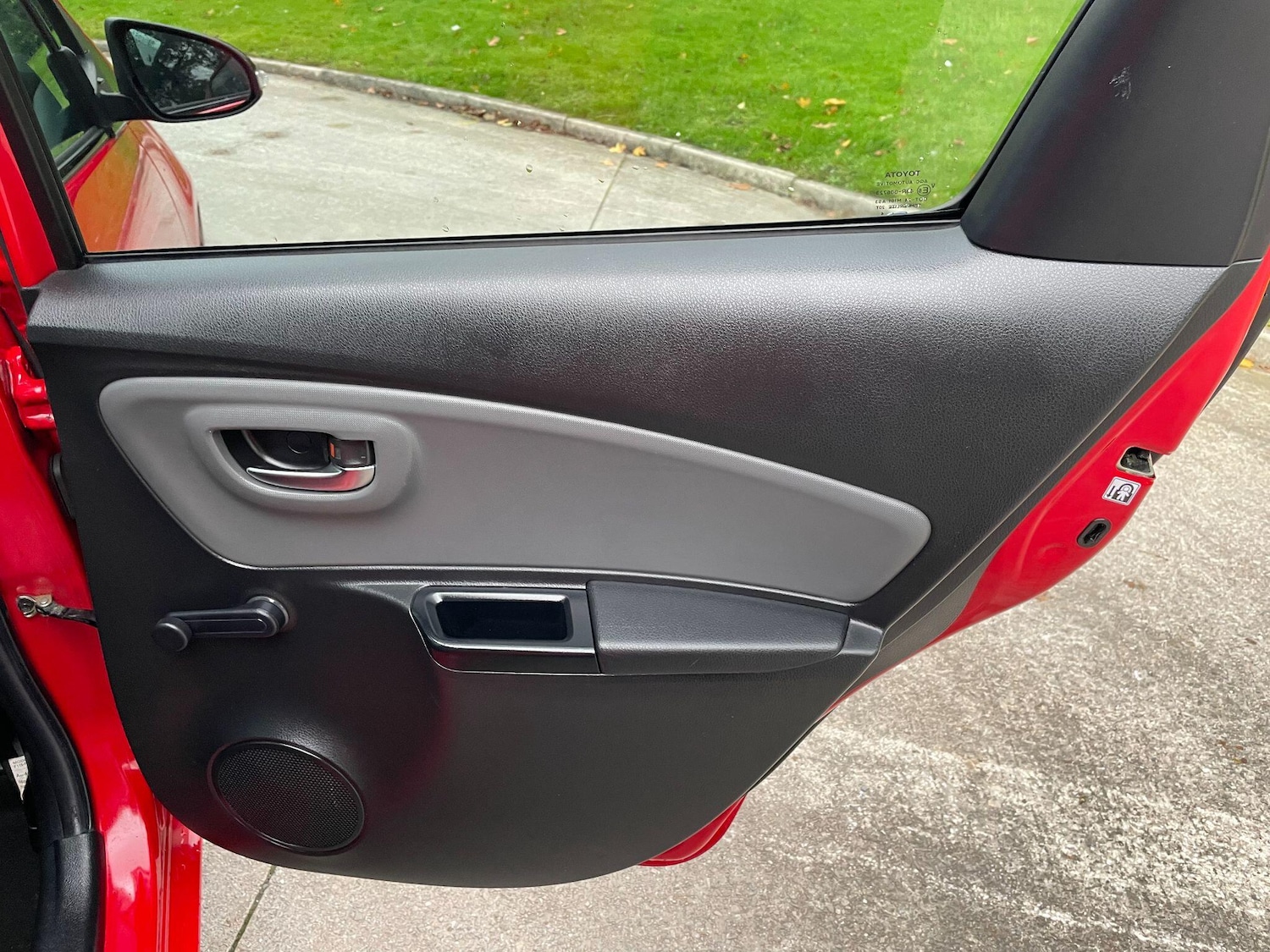 Used Toyota Yaris 2015 for sale - 77174702: Photo 35