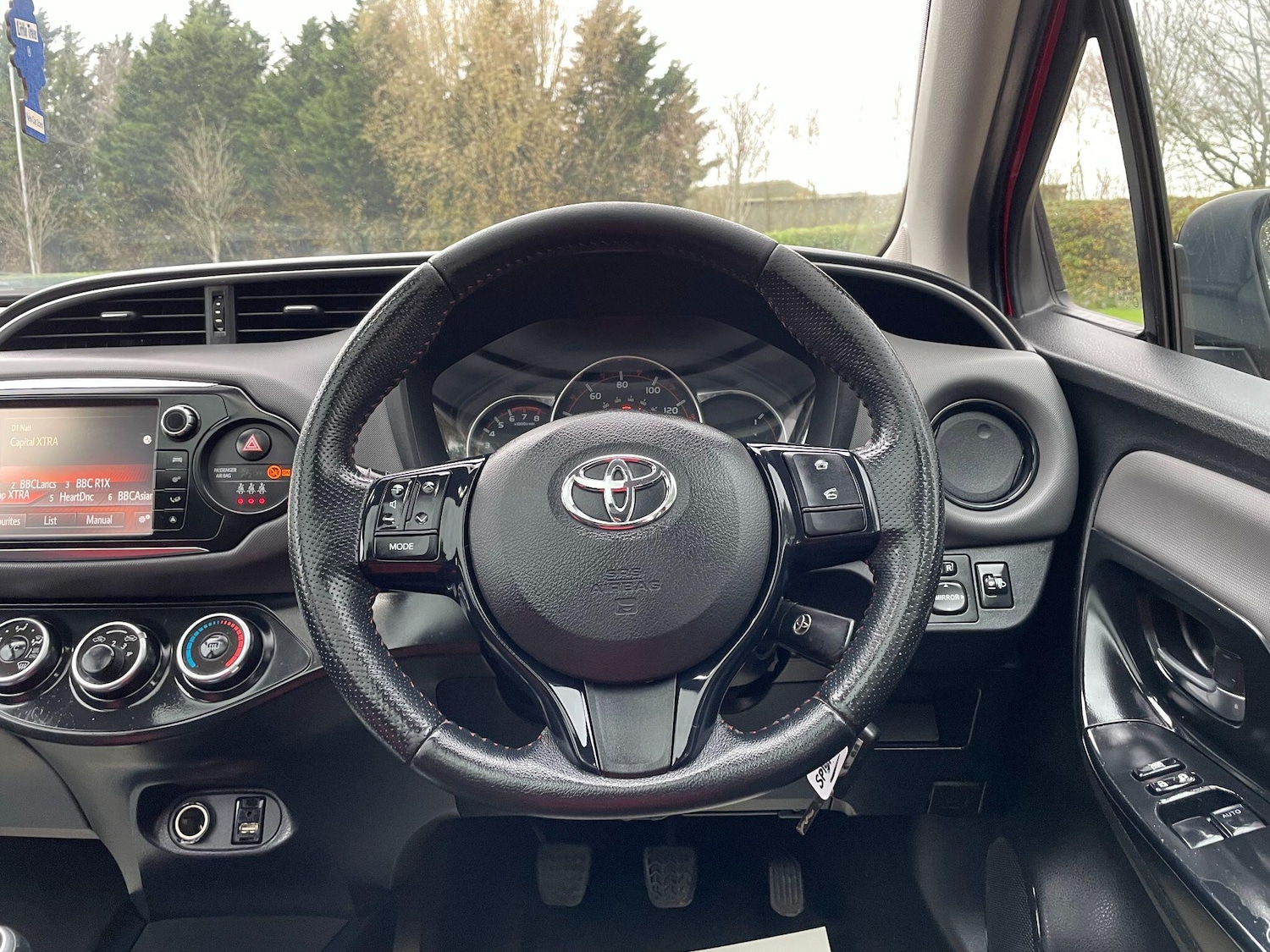 Used Toyota Yaris 2015 for sale - 77174702: Photo 39