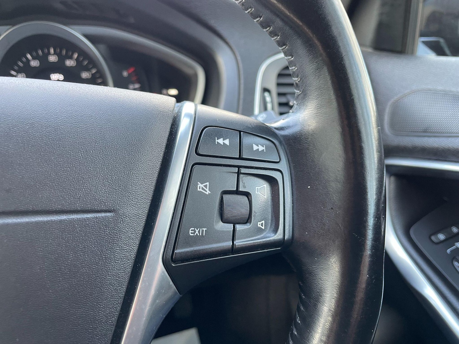 Used Volvo V40 2014 for sale - 77174742: Photo 38