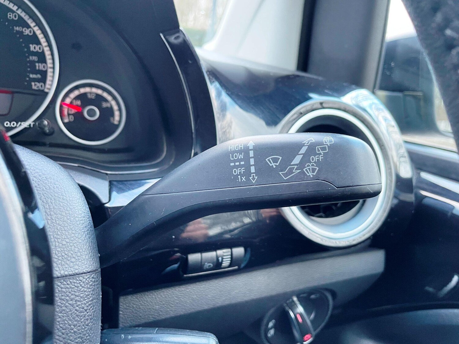 Used Volkswagen up! 2013 for sale - 77400874: Photo 38