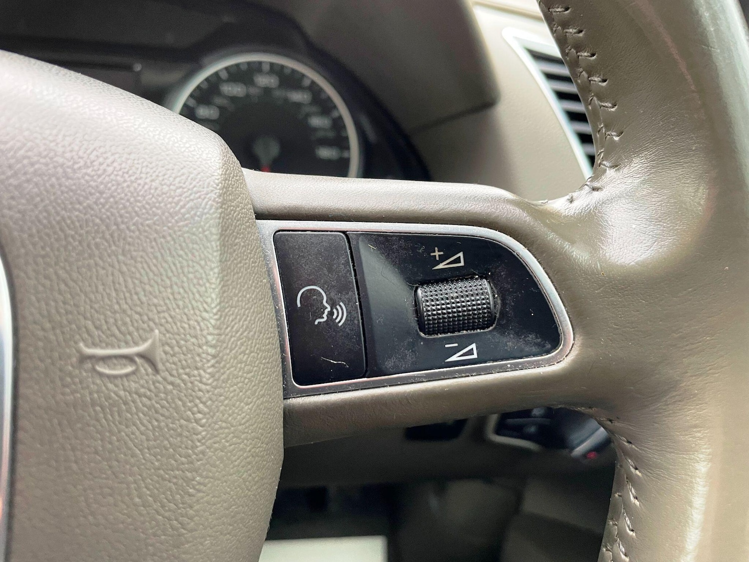 Used Audi Q5 2010 for sale - 77559824: Photo 41