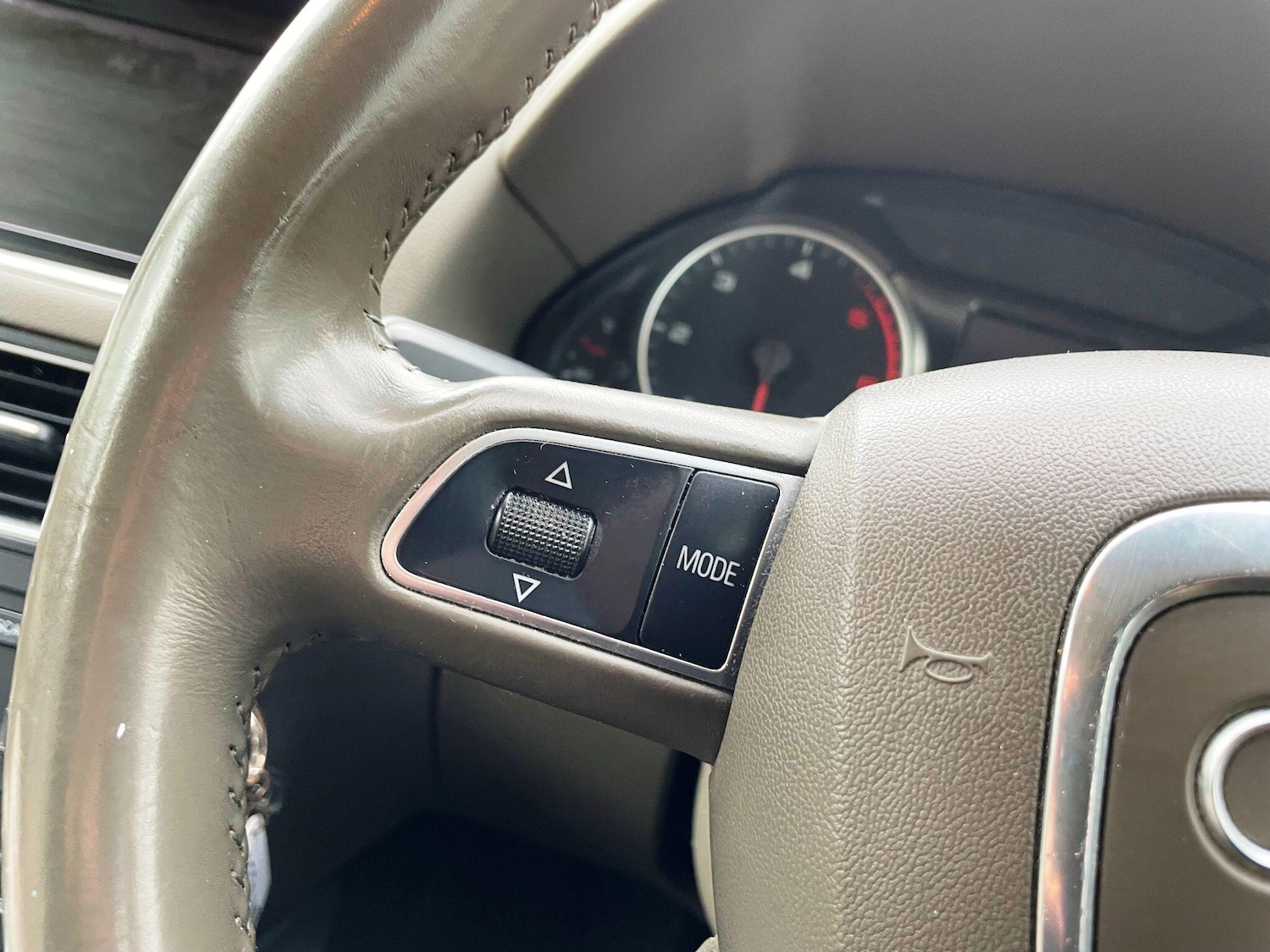 Used Audi Q5 2010 for sale - 77559824: Photo 42