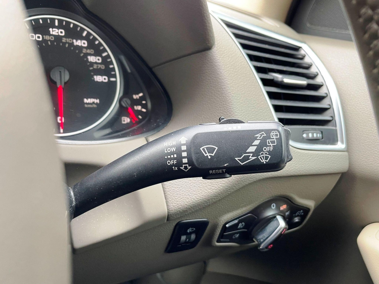 Used Audi Q5 2010 for sale - 77559824: Photo 43