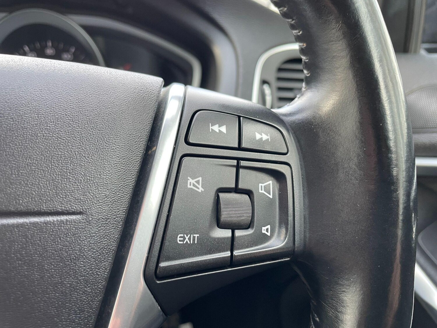 Used Volvo V40 Cross Country for sale - 77853375: Photo 23