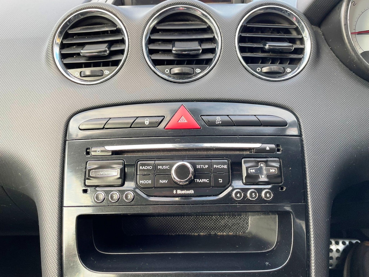 Used Peugeot 308 2013 for sale - 77174751: Photo 41