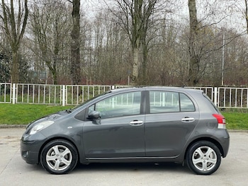 Used Toyota Yaris 2010 for sale - 77657668: Photo