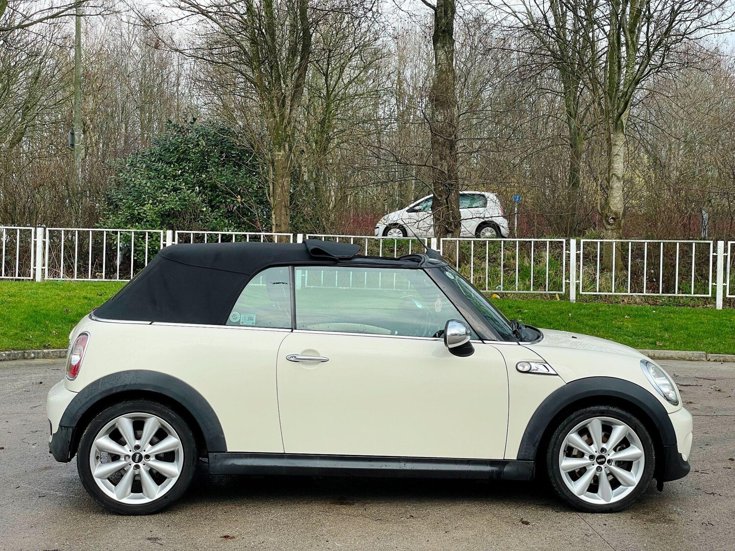 Used MINI Convertible 2011 for sale - 77411474: Photo 10
