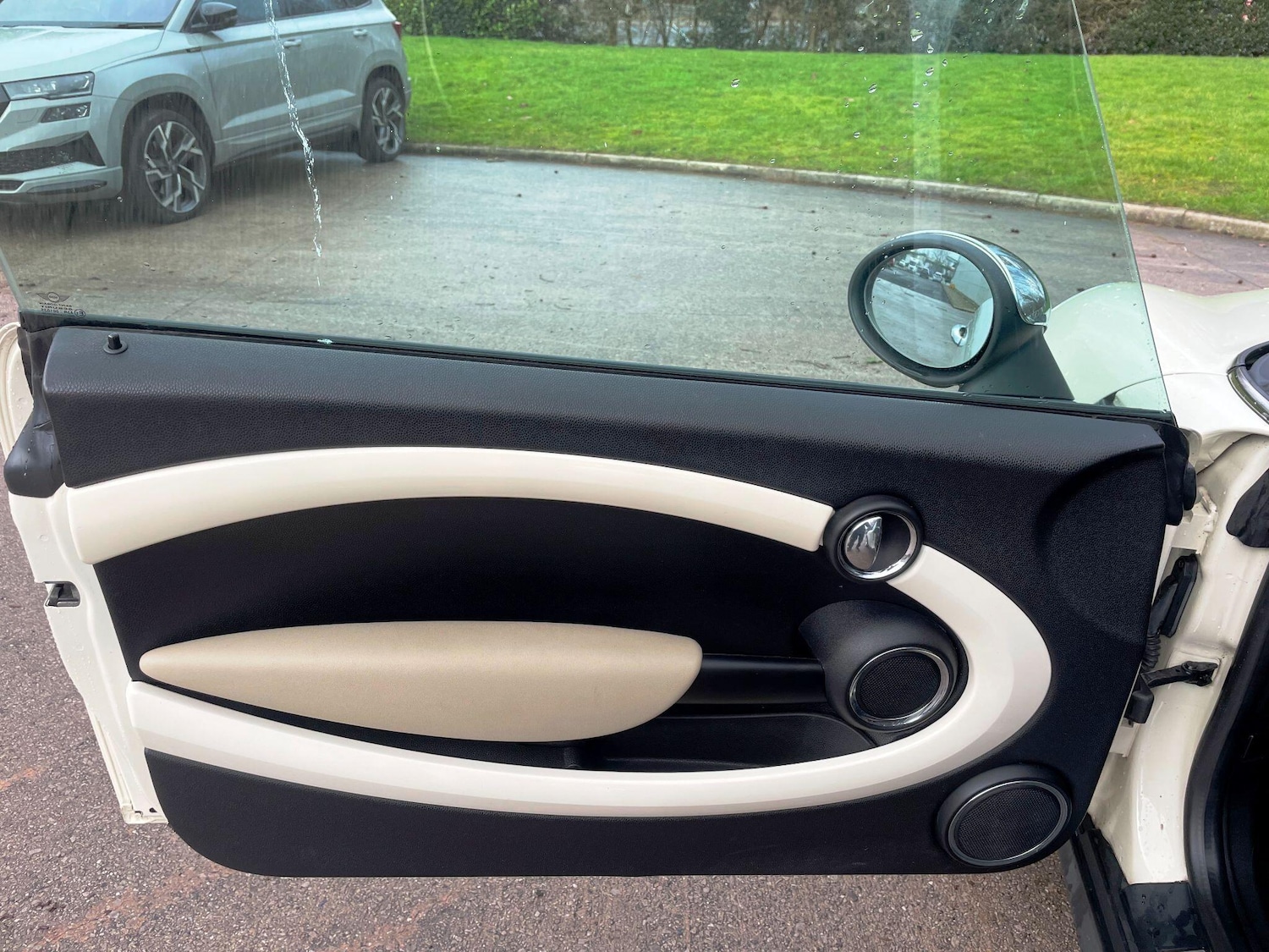 Used MINI Convertible 2011 for sale - 77411474: Photo 22