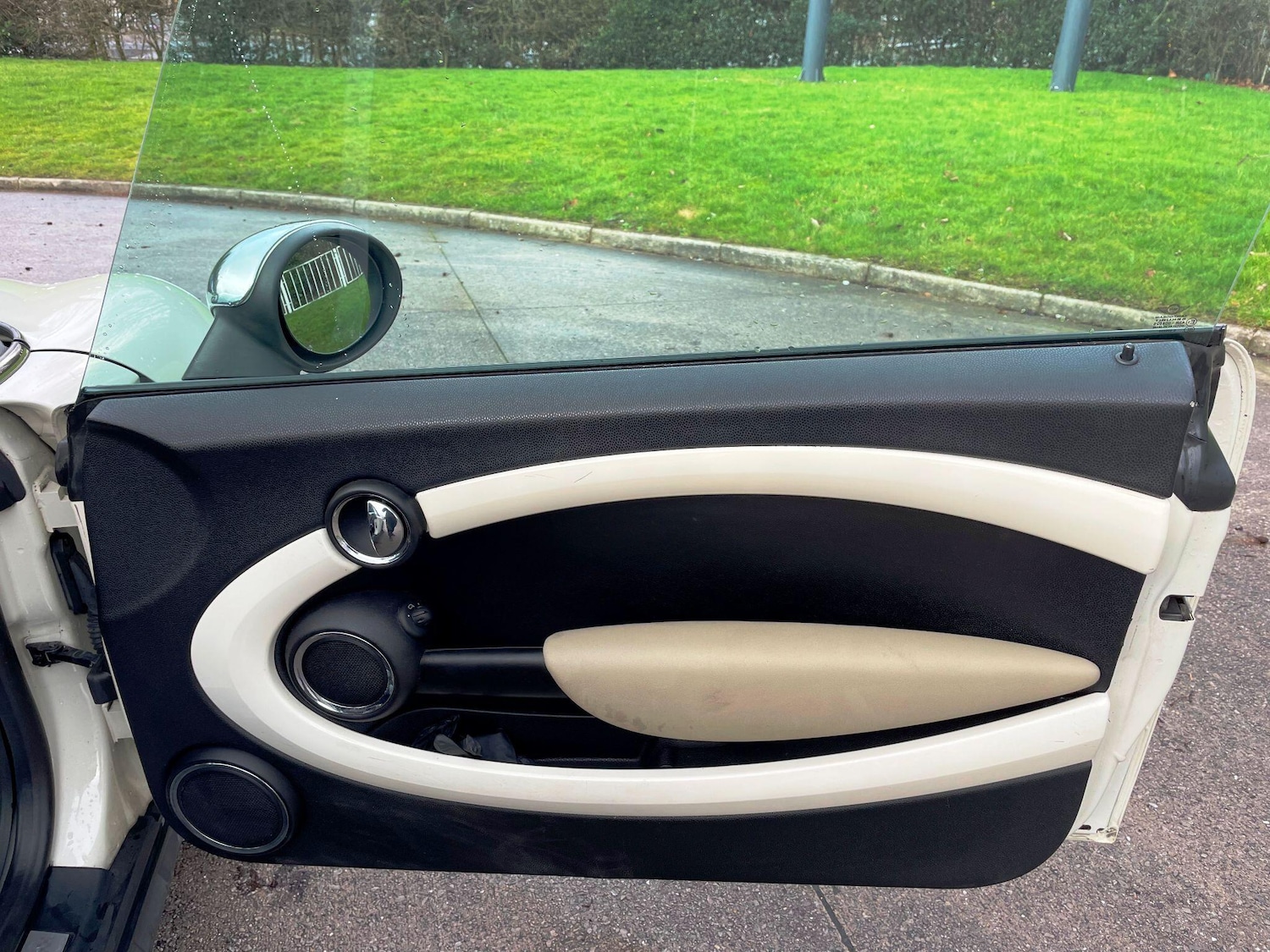 Used MINI Convertible 2011 for sale - 77411474: Photo 23