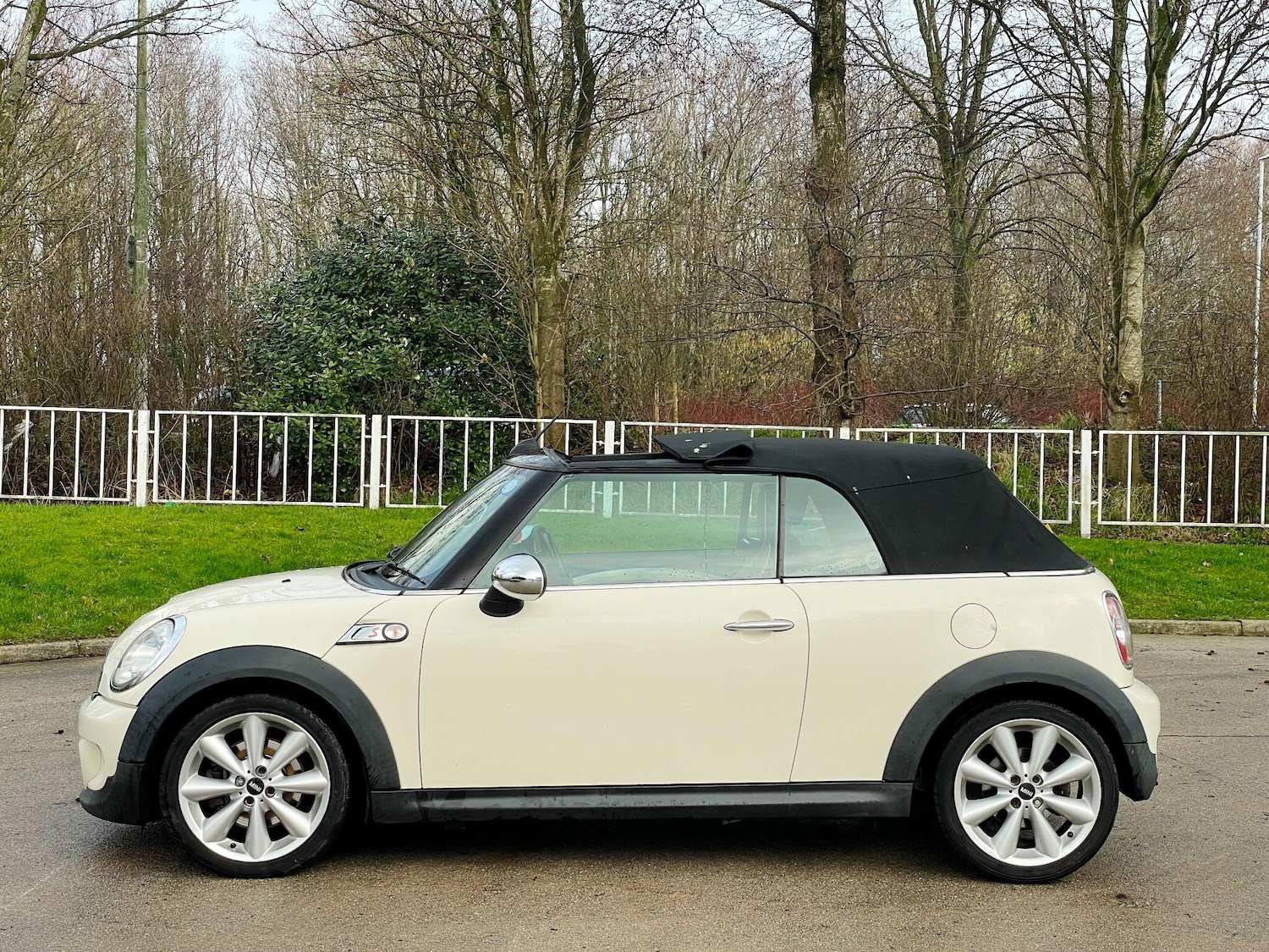 Used MINI Convertible 2011 for sale - 77411474: Photo 6