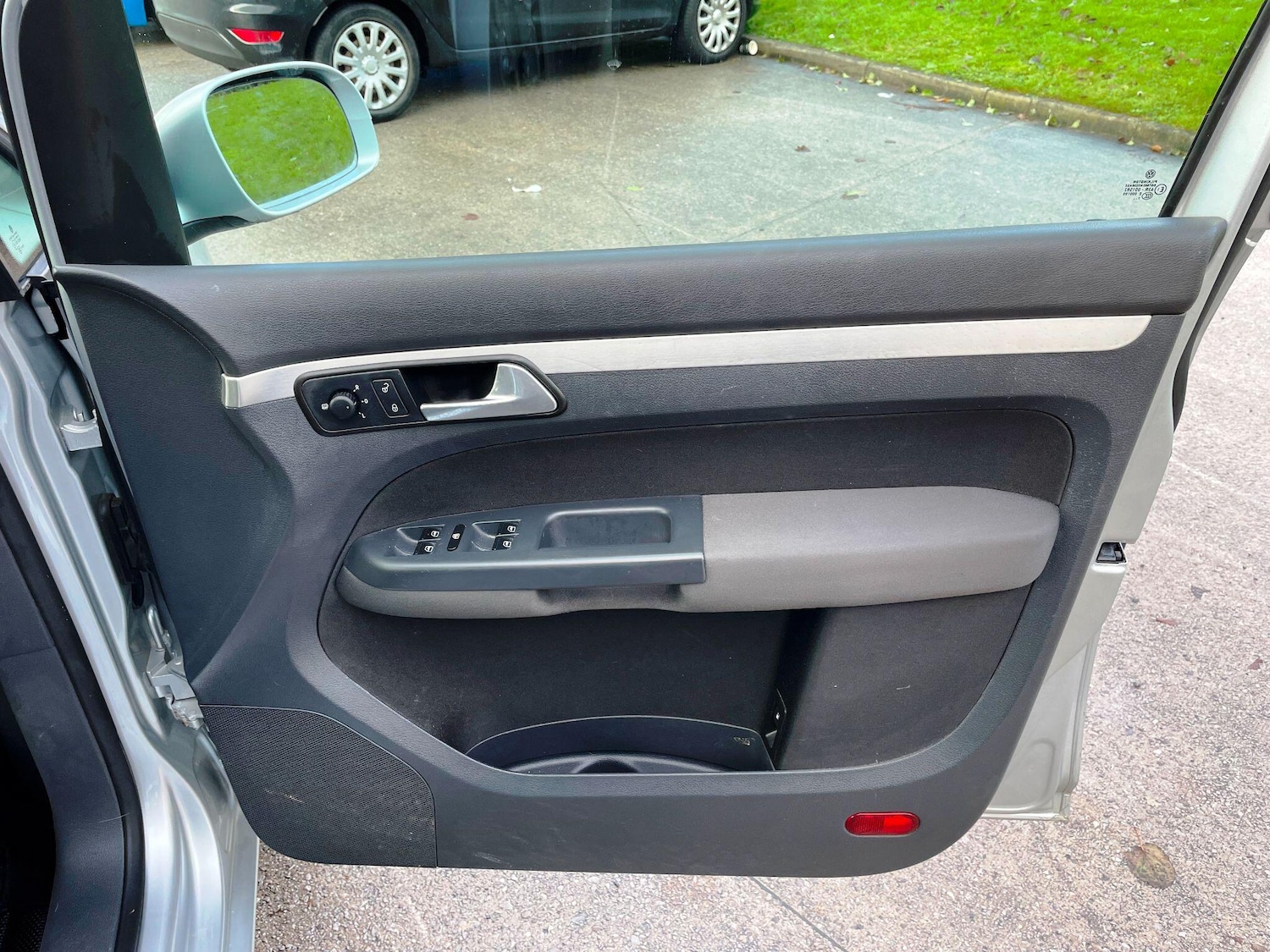 Used Volkswagen Touran 2009 for sale - 77174789: Photo 28