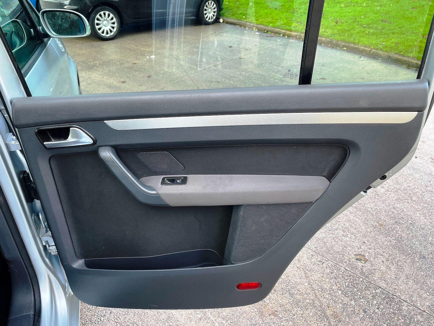 Used Volkswagen Touran 2009 for sale - 77174789: Photo 30