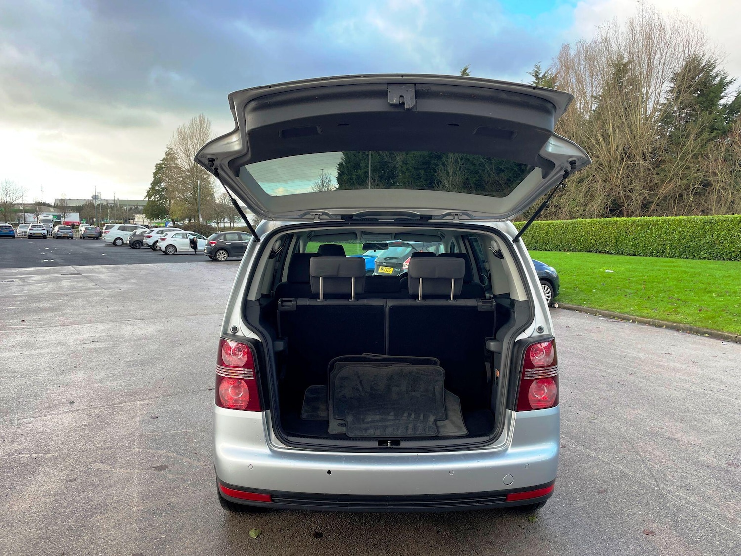 Used Volkswagen Touran 2009 for sale - 77174789: Photo 42