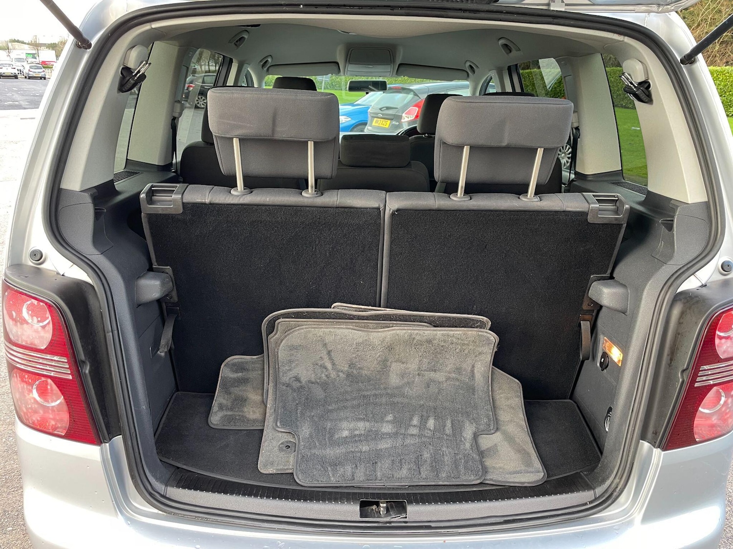 Used Volkswagen Touran 2009 for sale - 77174789: Photo 43