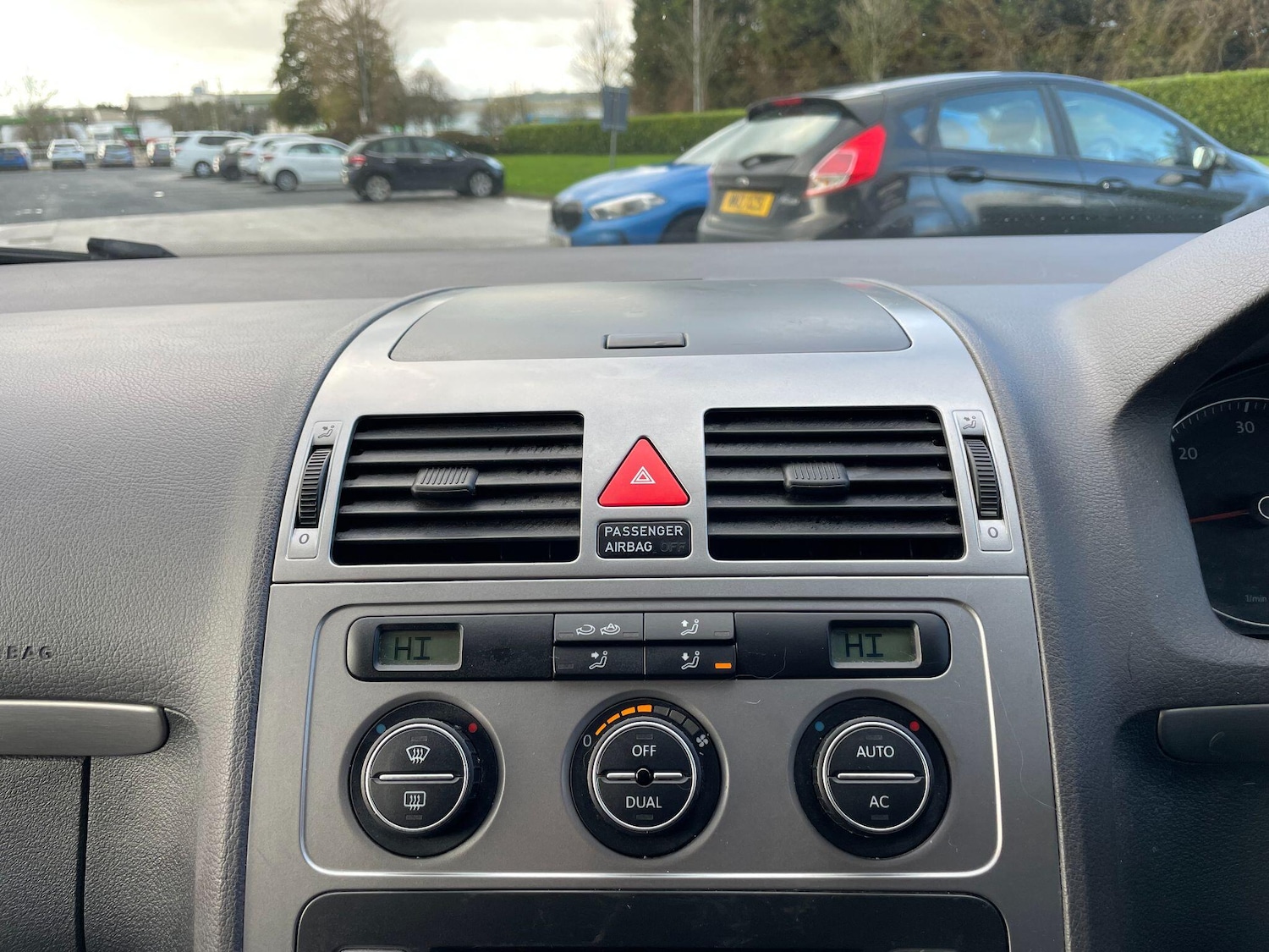 Used Volkswagen Touran 2009 for sale - 77174789: Photo 50