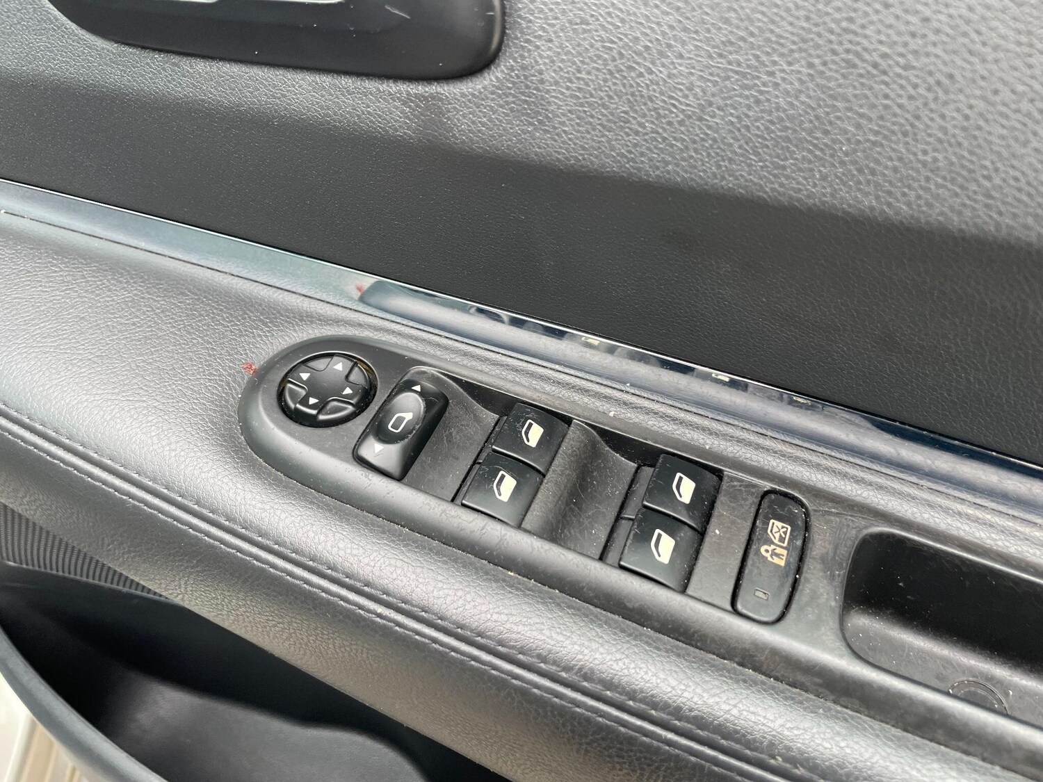 Used Peugeot 3008 2010 for sale - 77633131: Photo 25