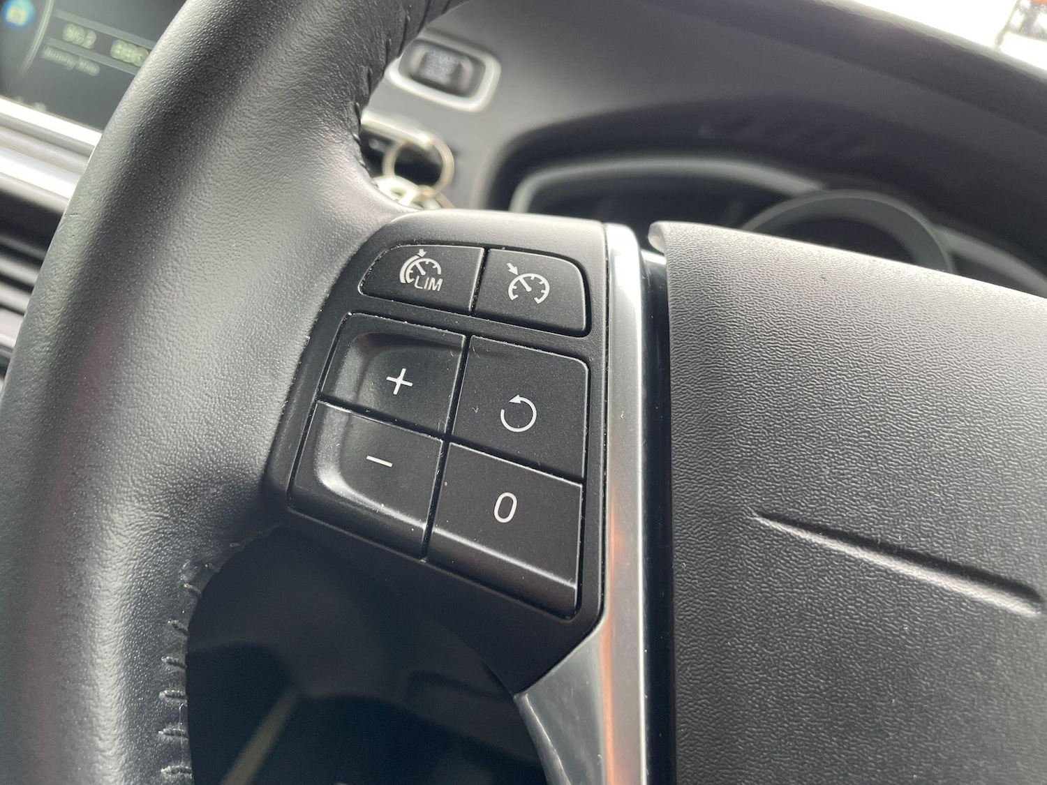 Used Volvo V40 for sale - 78214954: Photo 23