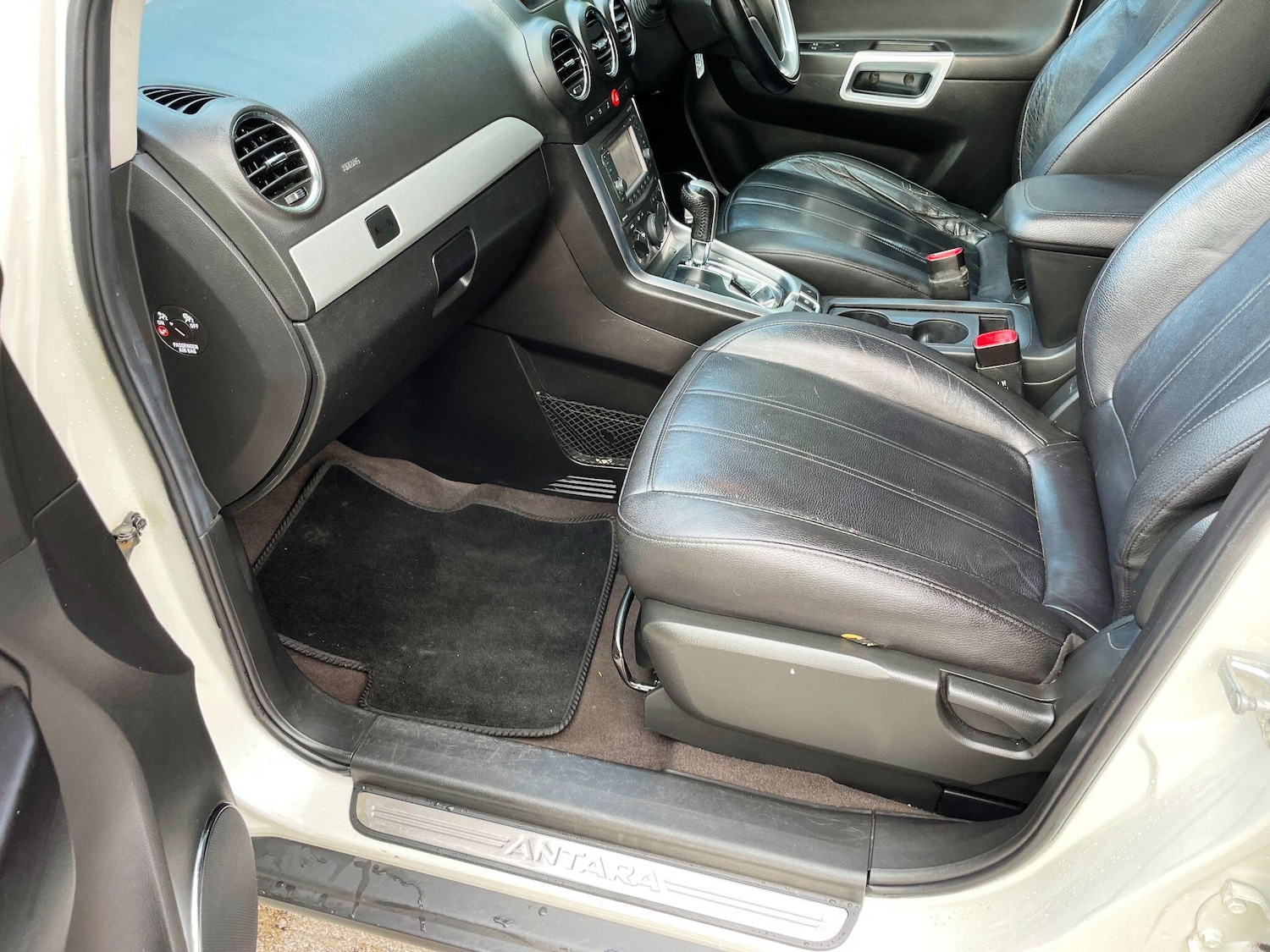 Used Vauxhall Antara 2012 for sale - 77174842: Photo 24