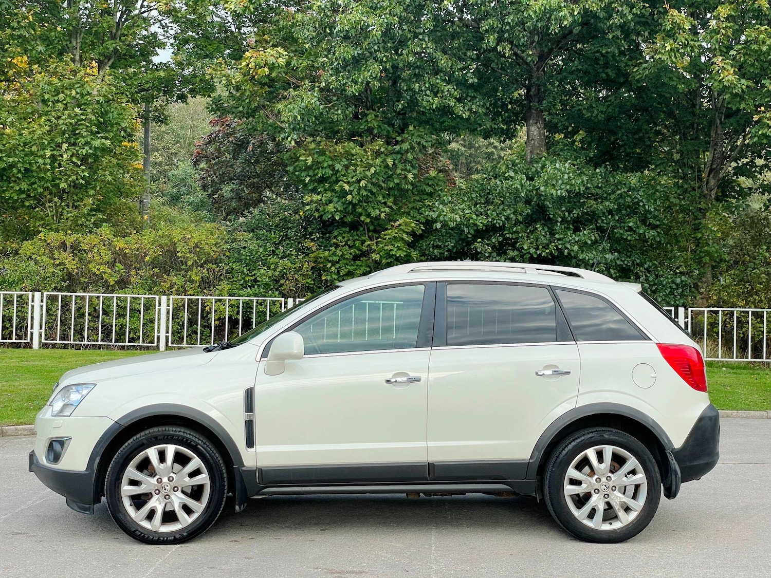 Used Vauxhall Antara 2012 for sale - 77174842: Photo 3