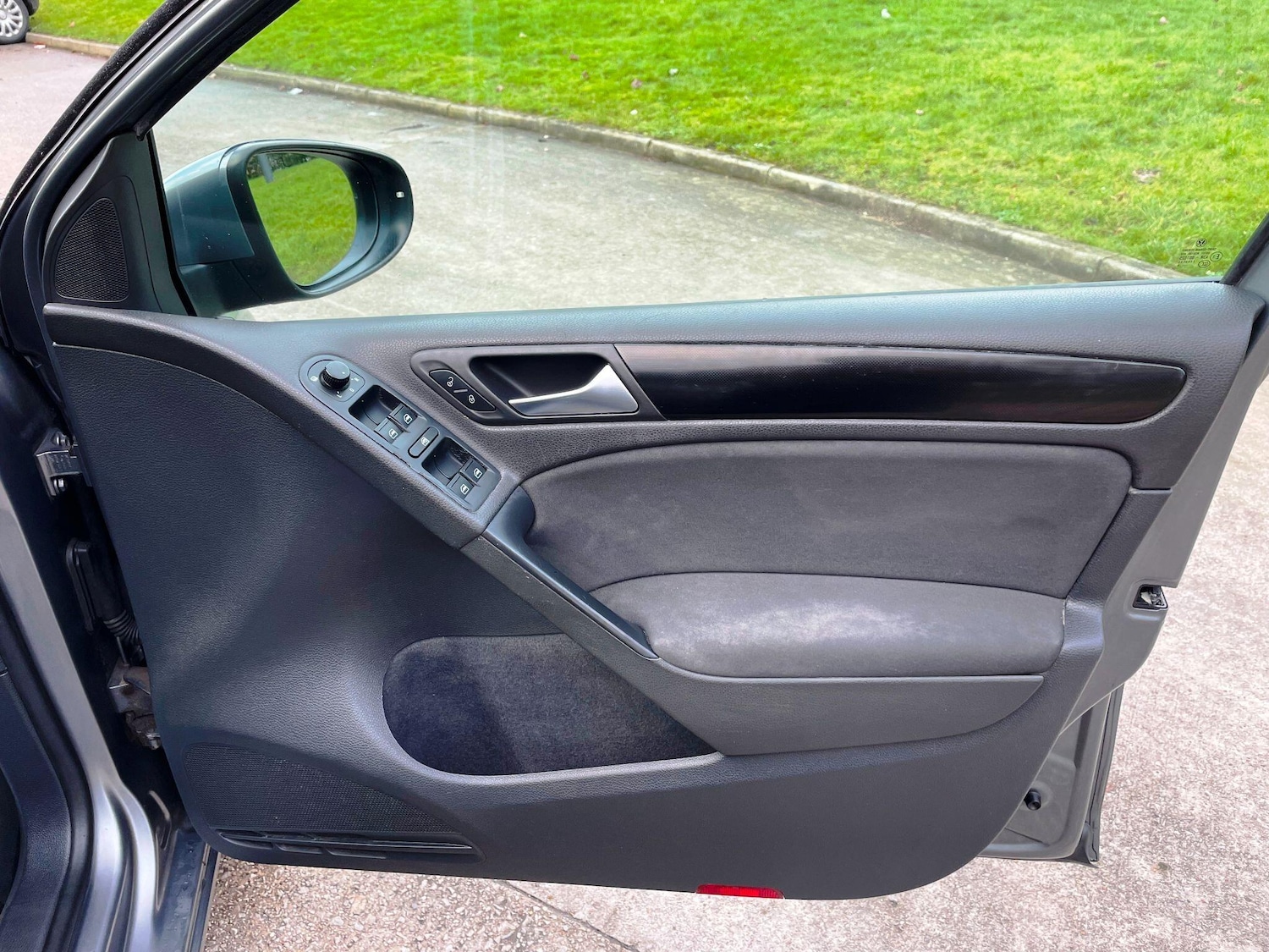 Used Volkswagen Golf 2010 for sale - 77400682: Photo 21