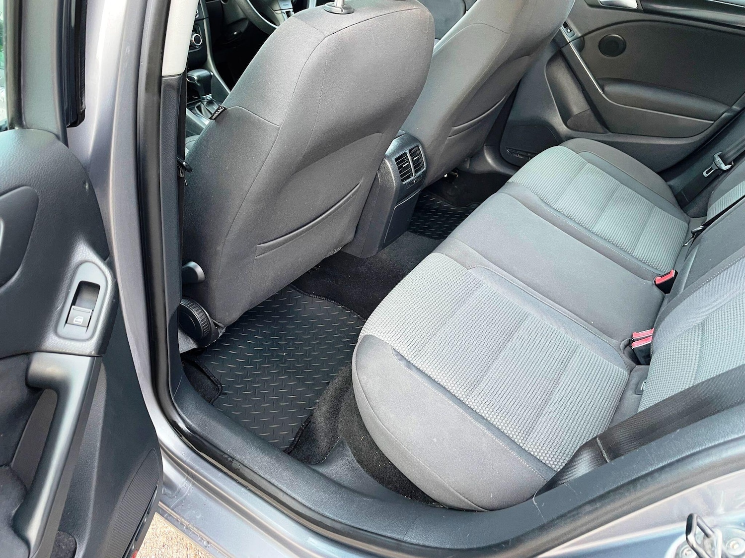 Used Volkswagen Golf 2010 for sale - 77400682: Photo 32