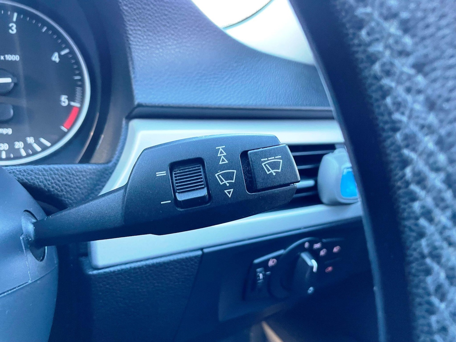 Used BMW 3 Series 2010 for sale - 77238133: Photo 39