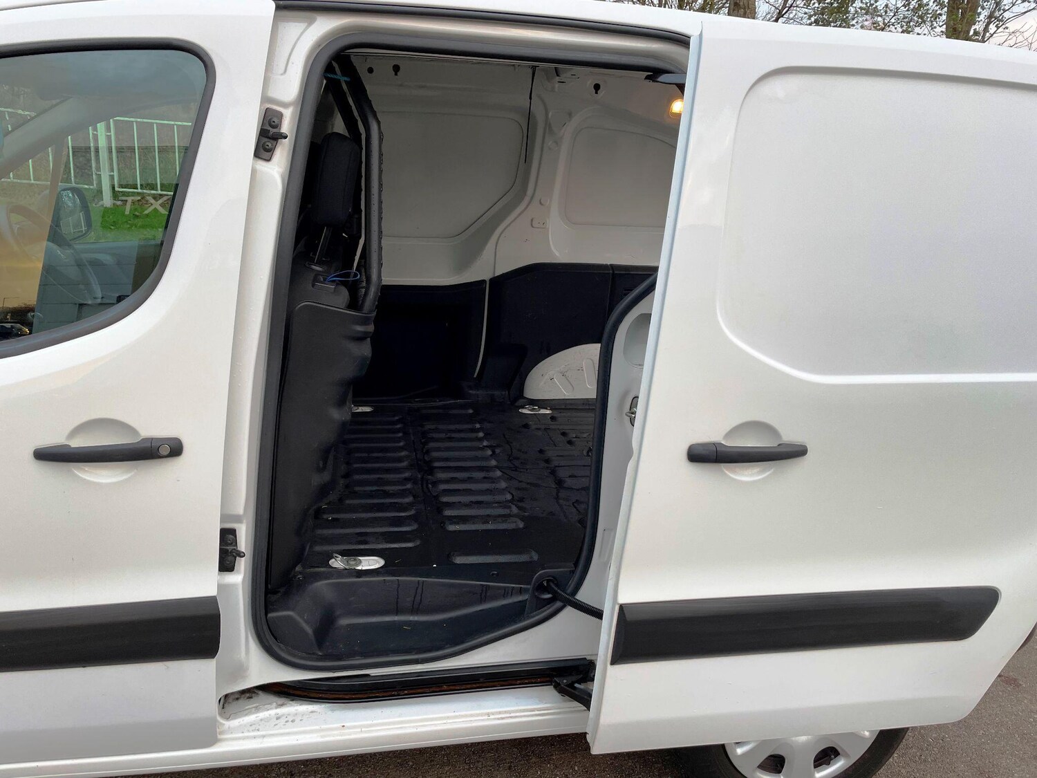 Used Peugeot Partner 2017 for sale - 77174766: Photo 42