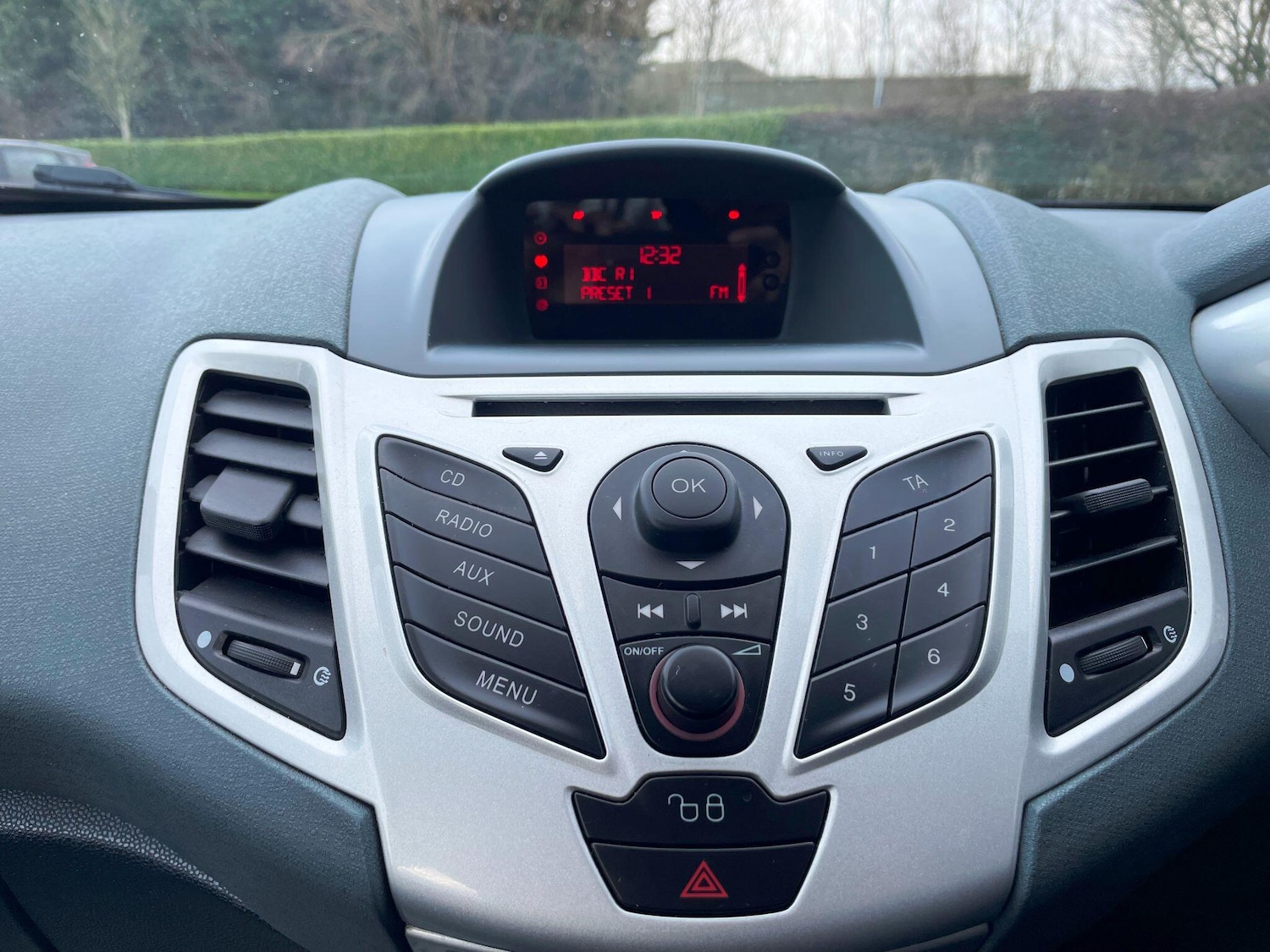 Used Ford Fiesta 2011 for sale - 77400408: Photo 42