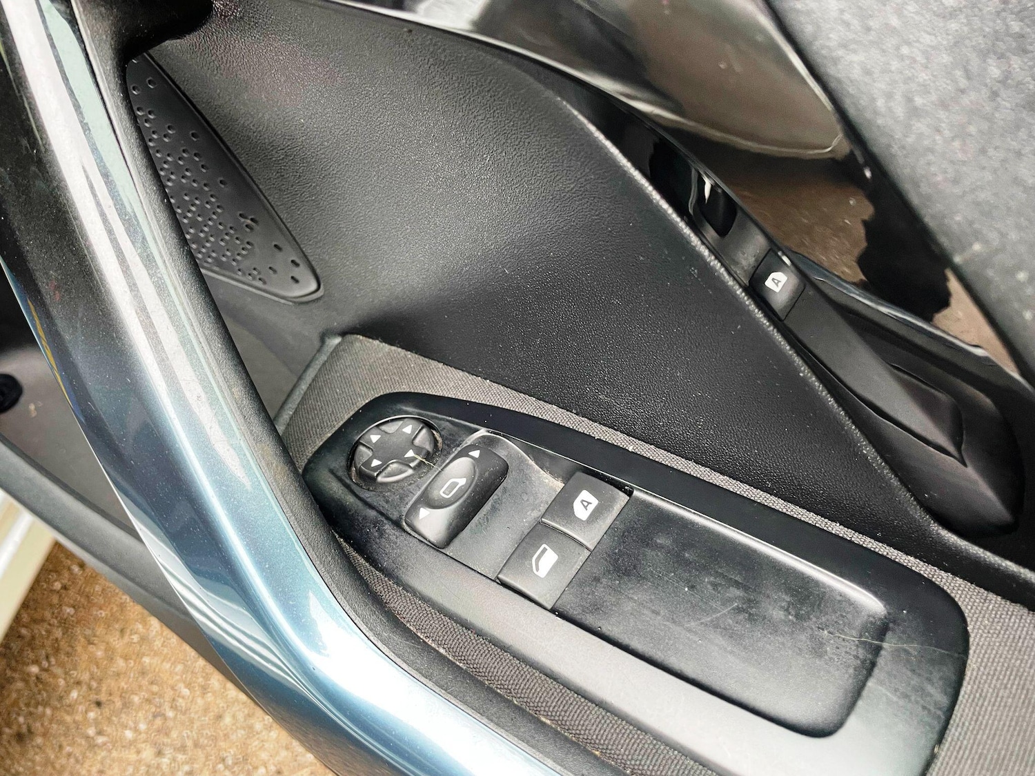 Used Peugeot 208 2012 for sale - 77174856: Photo 22