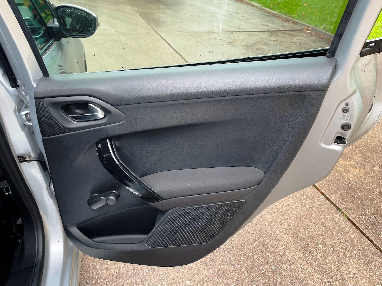 Used Peugeot 208 2012 for sale - 77174856: Photo 31