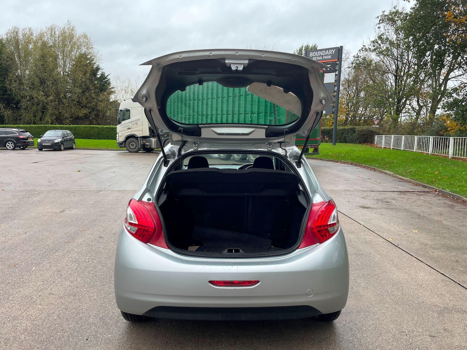 Used Peugeot 208 2012 for sale - 77174856: Photo 47