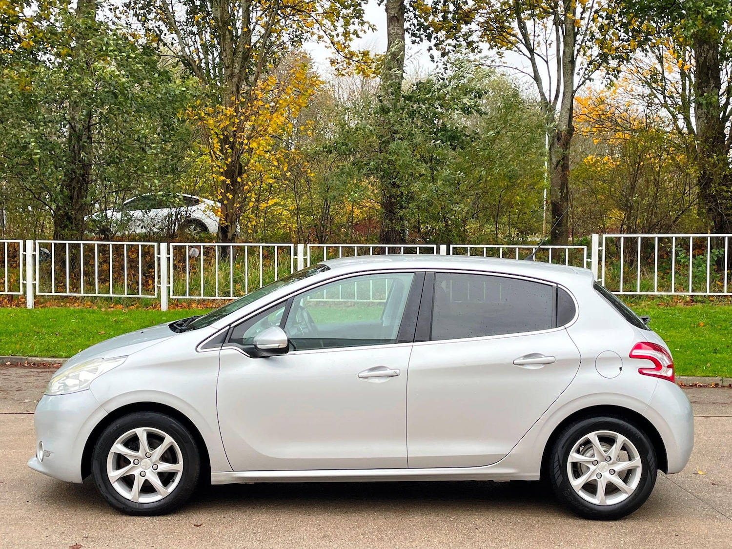 Used Peugeot 208 2012 for sale - 77174856: Photo 6