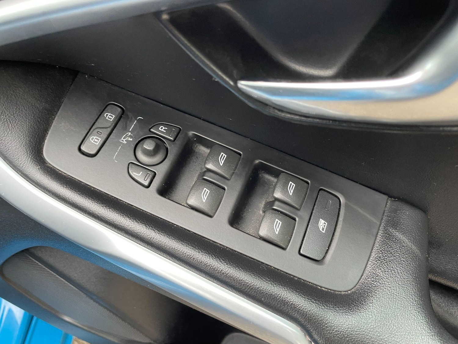 Used Volvo V40 2014 for sale - 77174835: Photo 23