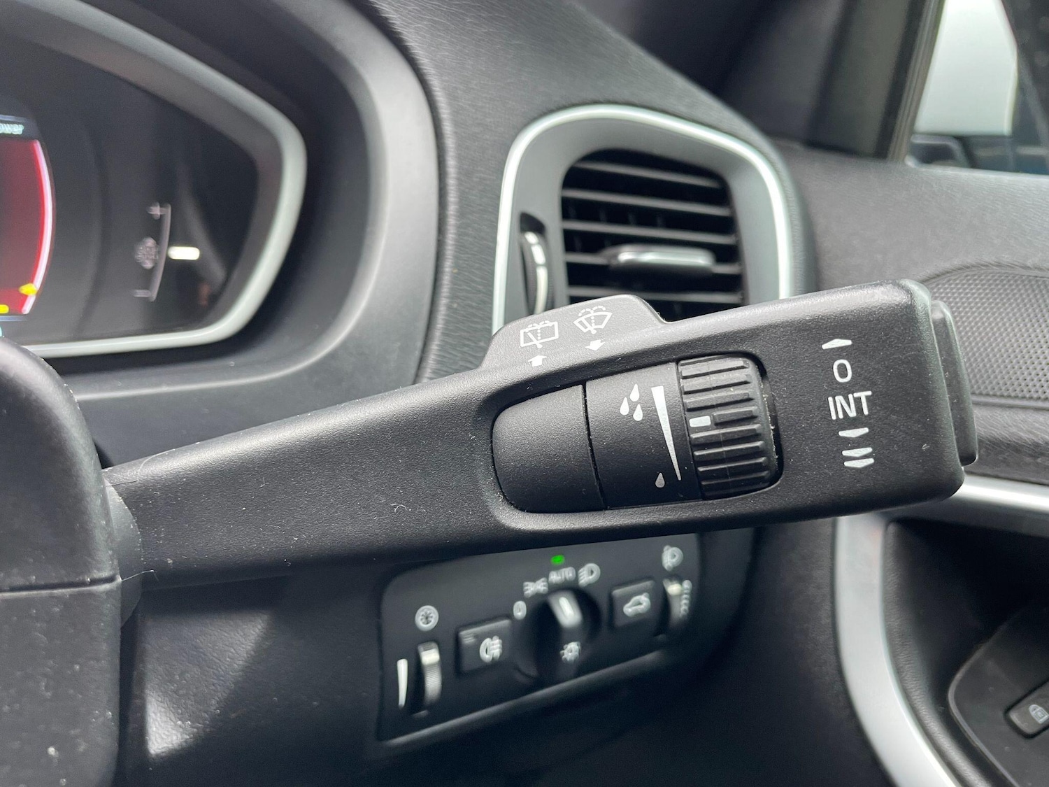 Used Volvo V40 2014 for sale - 77174835: Photo 40