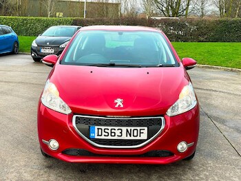 Used Peugeot 208 2014 for sale - 77237588: Photo