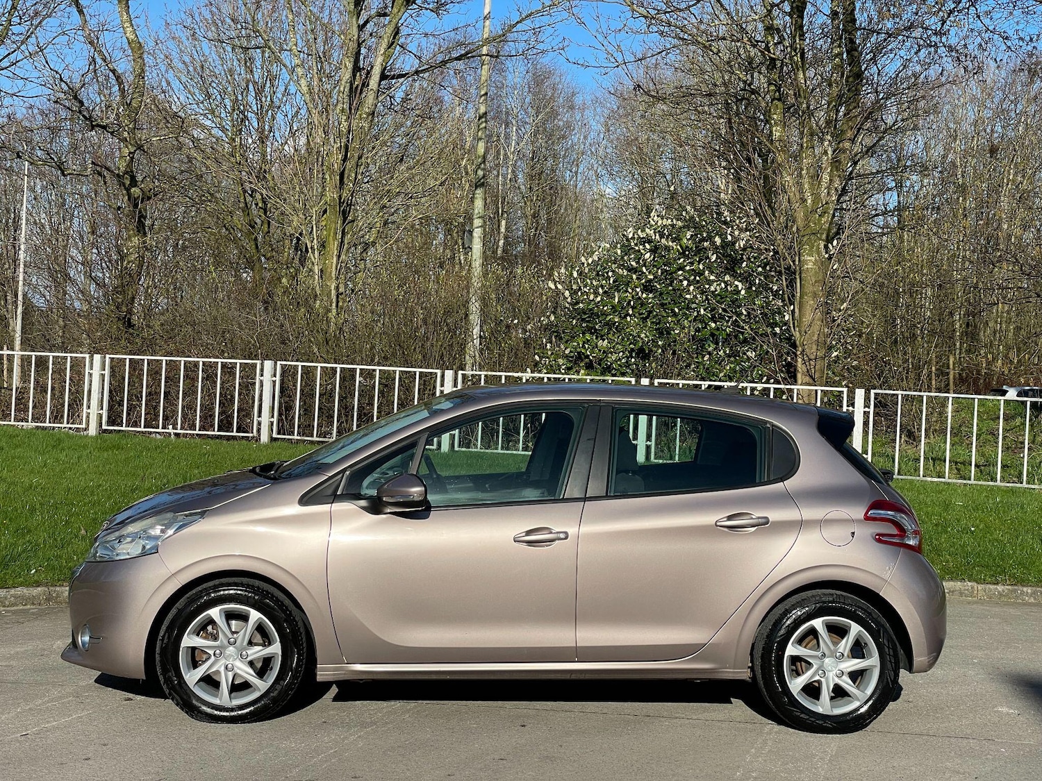 Used Peugeot 208 2013 for sale - 77892583: Photo 4