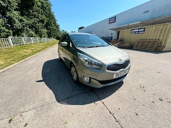 Used Kia Carens 2015 for sale - 79291977: Photo