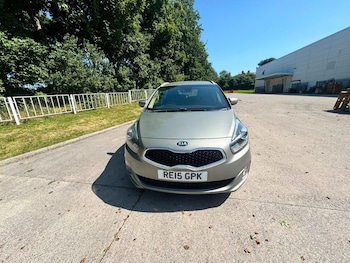 Used Kia Carens 2015 for sale - 79291977: Photo
