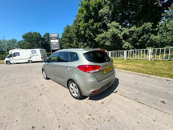 Used Kia Carens 2015 for sale - 79291977: Photo