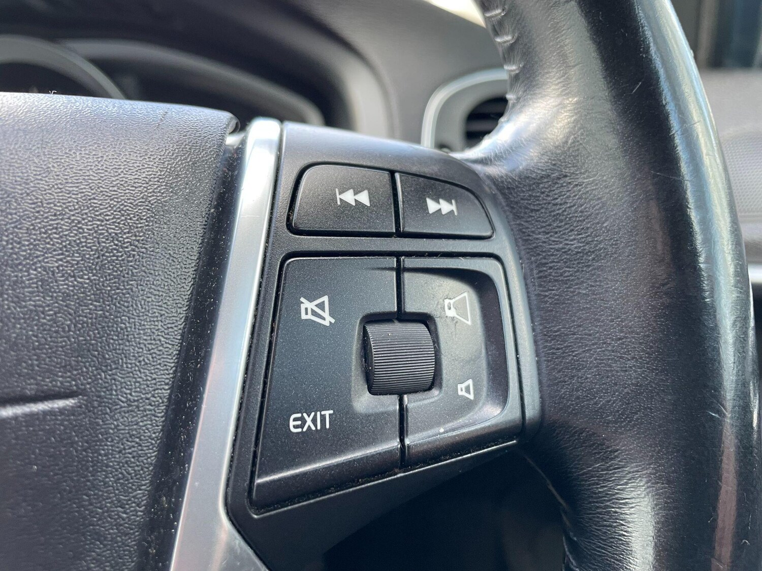 Used Volvo V40 Cross Country for sale - 77852714: Photo 25