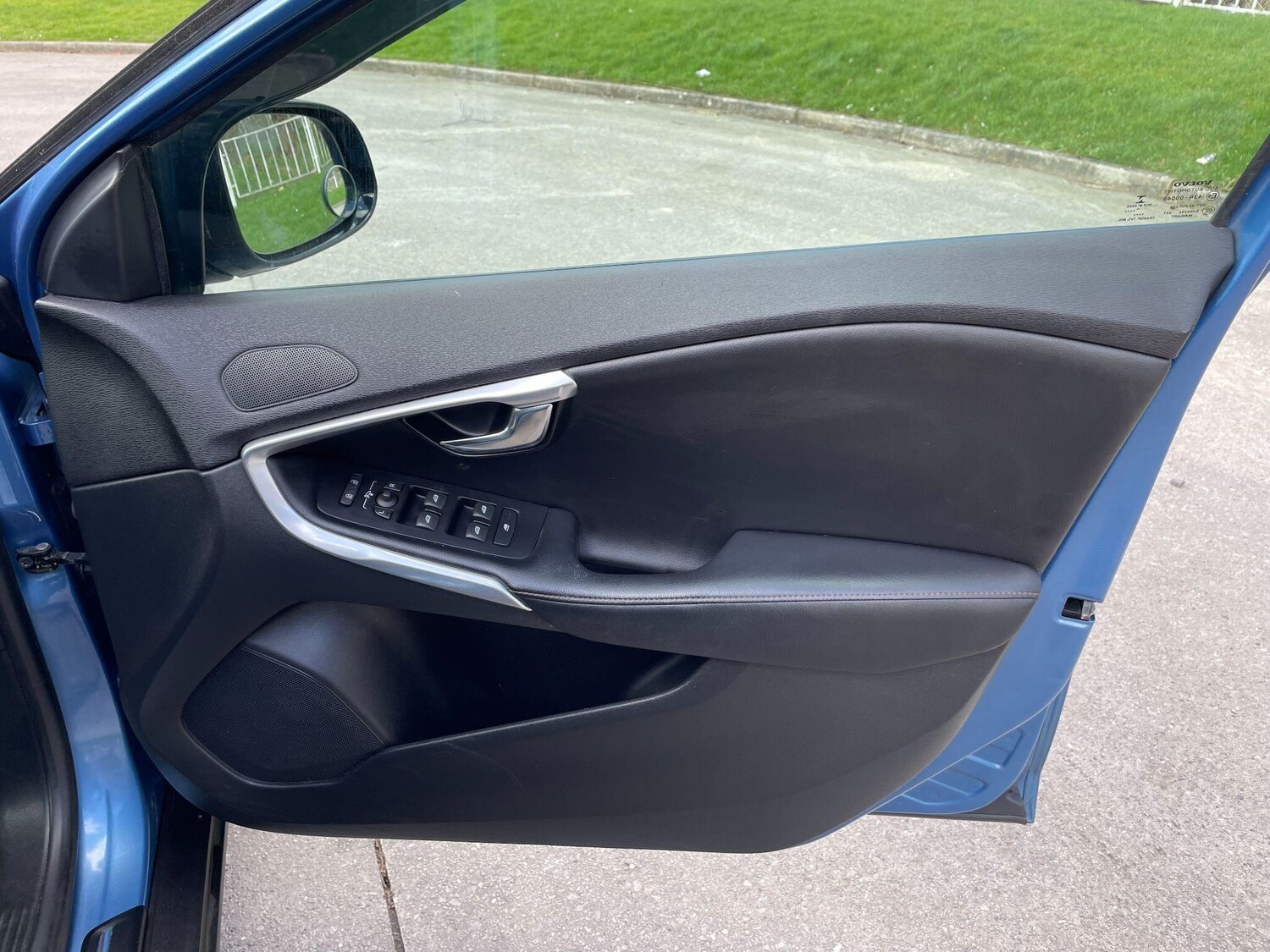 Used Volvo V40 Cross Country for sale - 77852714: Photo 28